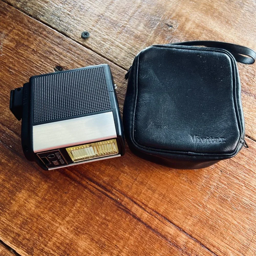 Vivitar Auto 252 Camera Flash With bag